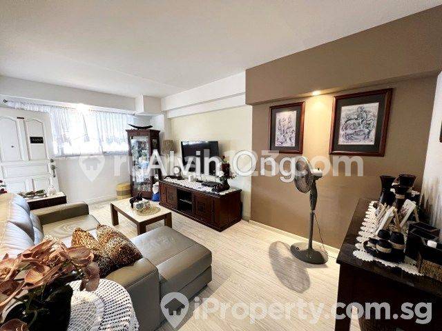 Tampines, Blk 879