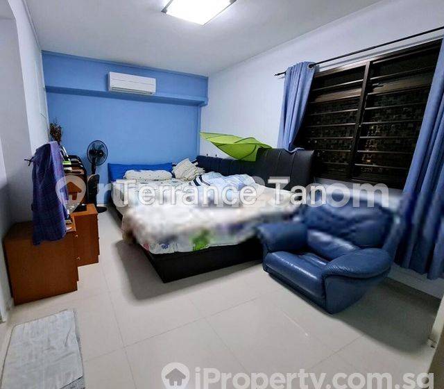 Tampines, Blk 726