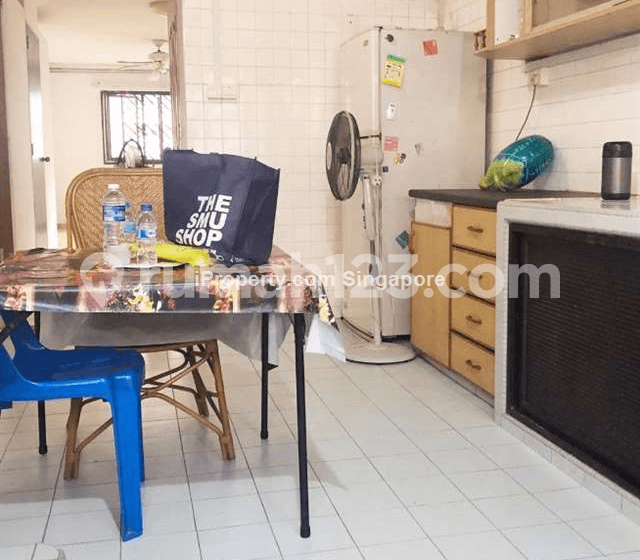 Clementi, Blk 702