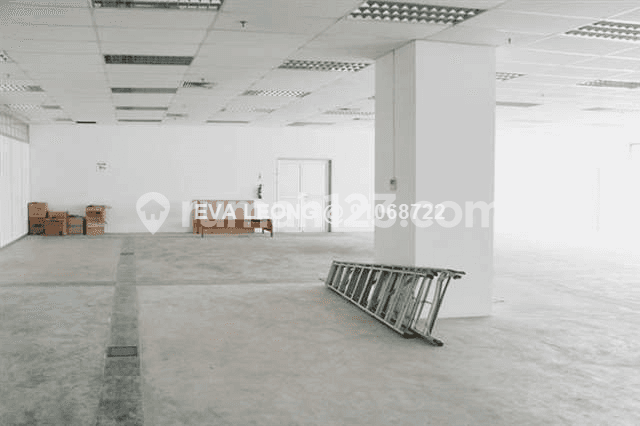 34 Years Lease. Warehouse Complex With Yard.