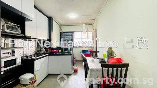Jurong East, Blk 208