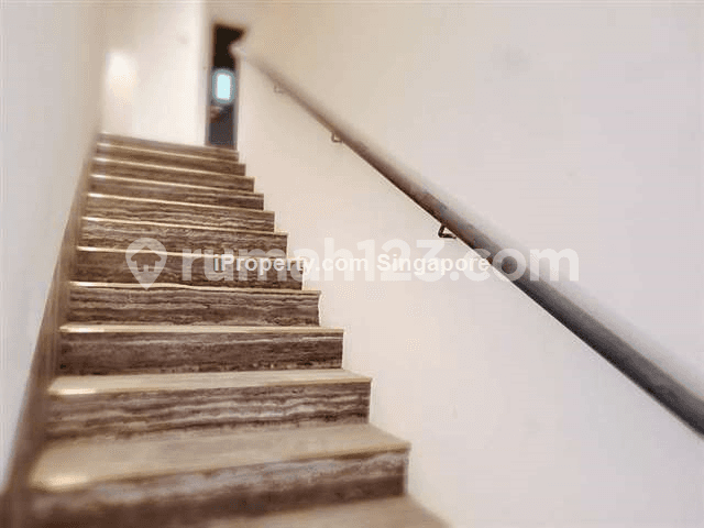 Clarke quay corner conservation shophouse with f&b