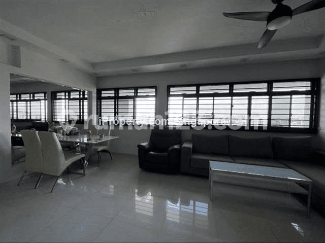Hougang, Blk 698A