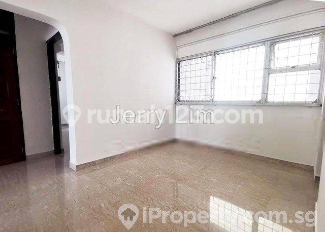 Central, Blk 642