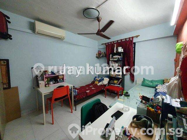 Yishun, Blk 220