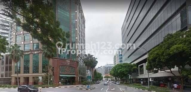 Shop space for rent in a commercial building