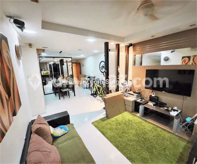 The Esparis (Condominium)