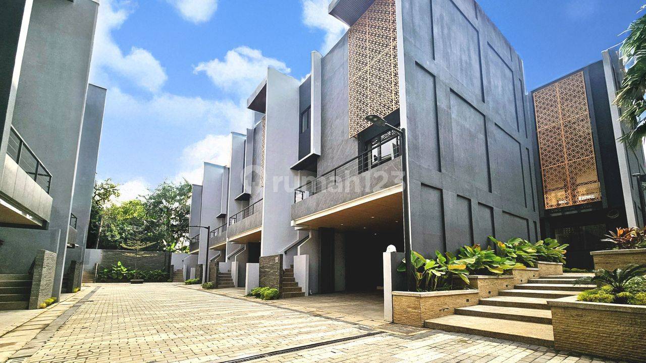 Luxe Court Permata Hijau