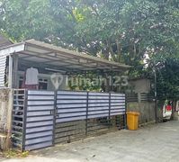 Rumah Mungil Tanah Luas Dekat Tol Limo
