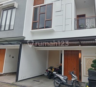 Kelapa Dua Depok, Baru, 3 Lantai, Siap Huni, Lokasi Strategis, Bisa Cash/KPR, Harga NEGO