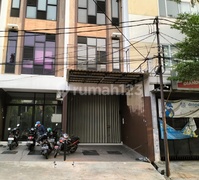 Jual Ruko Strategis 4X14 Pinggir Jalan Raya Taman Aries, Kembangan - 3,5 Lantai, SHM