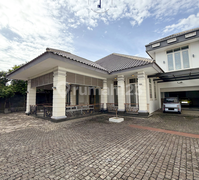 Rumah Mewah 1.250m² di Haji Kamang - Fully Furnished & Kolam Renang