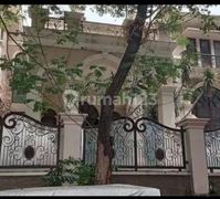 Dijual Cepat Rumah Mewah Dilengkapi Dengan Swimming Pool 3 Lantai Patra Kuningan Jakarta Selatan Lokasi Strategis