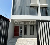 Dijual Rumah Besar Modern Minimalis 2 Lantai Meruya Utara Jakarta