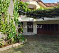 Rumah Siap Huni Area Darmawangsa, Ada Kolam Renang, bisa untuk Tinggal/Kantor, 900 Meter ke Rs Fatmawati Raya