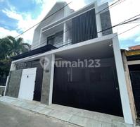 Dijual Cepat Rumah Baru dan Bagus 2½Lt Siap Huni bisa Take Over Bank Lokasi Strategis di Johar Baru