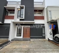 Rumah 3 Lantai Siap Huni Akses Dekat 2 Gerbang Tol