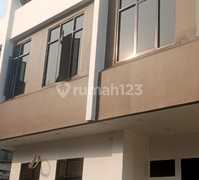 Rumah Semi Ruko Mewah Dan Elegant 3 Lantai Di Kemayoran Jakarta Pusat Rumah