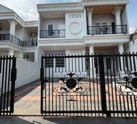 Rumah Gaya Klasik Eropa Komplek Megapolitan Cinere