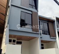 Dijual Rumah 3 Lantai Minimalis Modern di Rawasari Jakarta Pusat