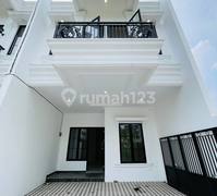Rumah Nempel Sekolah Al Azhar Gdc Di Cilodong