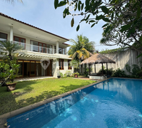 Dijual Rumah 5Br Lokasi Strategis Kemang Dekat Jalan Utama