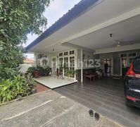 Rumah Luas Komplek Cinere Dekat Pintu Tol Brigif