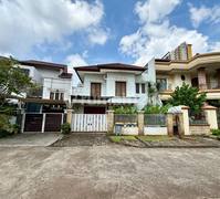 Rumah Asri Hadap Taman - Komplek Terdepan Cinere