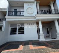 Rumah Gaya Klasik Eropa Komplek Megapolitan Cinere