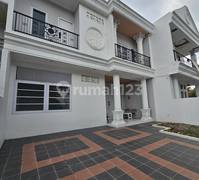 Rumah Gaya Klasik Eropa Komplek Megapolitan Cinere