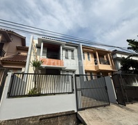 Komplek Elit Bukit Cinere Indah Siap Huni Taman Besar