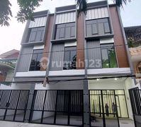 Ruko Material Premium Finishing Halus 4½ Lantai Jelambar