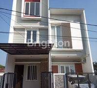 RUMAH IMPERIAL GADING, JAKARTA UTARA 3LT FULL FURNISH