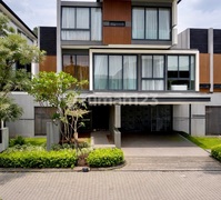 Rumah Kolam Renang dan Lift Pribadi Cluster Navapark BSD Tangerang