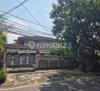 Rumah Tua Hitung Tanah Pinggir Jalan Raya di Tomang Jakarta Barat