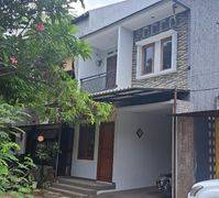 Rumah Minimalis Semi Furnished Ada Balkon Di  Area Bintaro