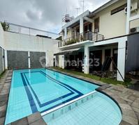 Rumah di Komplek Cinere Cantik Terawat Ada Pool Siap Huni Jual Cepat