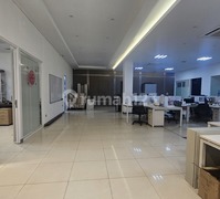 Jual Gedung Office.rapi.siap.huni Semi.furnish .Luas Bangunan.2400m2. Ada Lift.cocok Office.dan.gudang Dijakarta Utara
