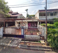 Dibawah NJOP! Rumah Hitung Tanah di Pondok Indah. Depan Taman Jalan Lebar SHM IMB