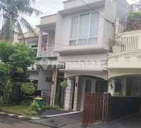 Dijual Cepat Rumah Cantik 2 Lantai SHM di Pesona Khayangan Mungil Depok