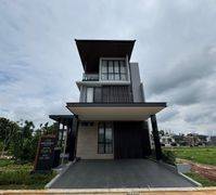 Rumah 3 Lantai Dengan View Lapangan Golf Di Cimanggis Depok