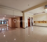 Rumah 2 Lantai Strategis di Sayap Riau Cocok Buat Usaha