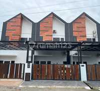 Rumah Keren Tampilan Industri Dekat Ringroad City Walks