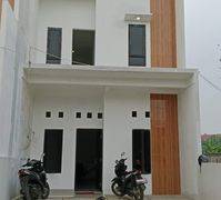 Rumah 2 Lantai Bagus Semi Furnished SHM di Jl Raya Sawangan Permai, Depok