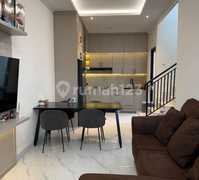 Dijual Rumah Lokasi Strategis Full Furnished di Regency Melati Mas, BSD