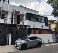 Rumah Mewah Cempaka Putih 2 Lantai SHM Dekat Kuliner Tamansolo