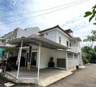 Townhouse 2,5 Lantai Terawat Posisi Hoek dekat TB. Simatupang