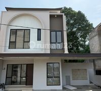 Rumah Cantik. Bebas Banjir Sudah Shm 2km Ke Mrt Lebak Bulus Jakarta Selatan