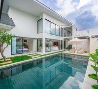 Freehold Villa Modern 4 Kamar Tidur Walking Distance Ke Pantai Seminyak