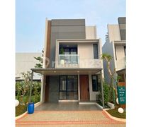 Hunian 2 Lantai Dijual Segera, Lokasi Sangat Strategis